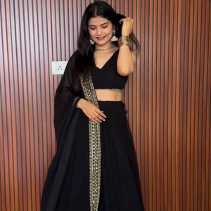 Vêtements indiens et pakistanais de créateurs à bas prix, Lehnga Choli de mariée avec dupatta pour femmes, pour mariage et tenue de fête pour filles - Product Image 1