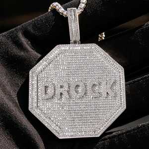 จี้เพชรโมอิสซาไนต์ทรงแปดเหลี่ยมแบบ Iced Out สไตล์ฮิปฮอปสุดหรูสำหรับทุกเพศ  งานสั่งทำพิเศษ  ระดับความใส VVS  จี้แบบปรับแต่งได้ - Product Image 1