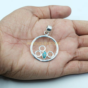 จี้เงินแท้ 925 ประดับพลอยเทอร์ควอยซ์ ทำด้วยมือ |   จี้หินเทอร์ควอยซ์สีน้ำเงินธรรมชาติทรงวงรีแบบวงเปิด - Product Image 3