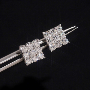 Boucles d'oreilles clous en moissanite et diamants en or blanc, bijoux de luxe hip-hop - Product Image 1