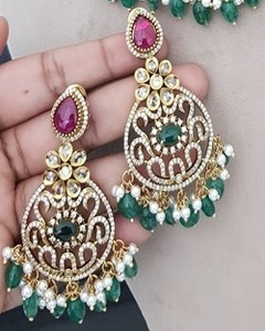 Magnifique ensemble collier ras-du-cou et boucles d'oreilles en laiton plaqué or de qualité supérieure avec moissanite et Kundan CZ, collection pour mariage - Product Image 2