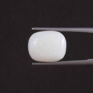 โอปอลสีขาวธรรมชาติแบบขายส่ง น้ำหนัก 6.96 กะรัต รูปทรงคุชชั่น ขนาด 14x11 มม. ได้รับการรับรองจาก IGI ขัดเงา ลงแว็กซ์/น้ำมัน ขนาดเล็ก 6 มม. - Product Image 1