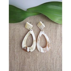 Boucles d'oreilles en corne de buffle noire faites à la main avec des accessoires de mode en cristal - Product Image 4