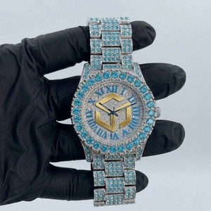 Reloj de Diamantes Iced Out, Reloj de Lujo Analógico de Cuarzo con Esfera de Números Romanos - Product Image 3