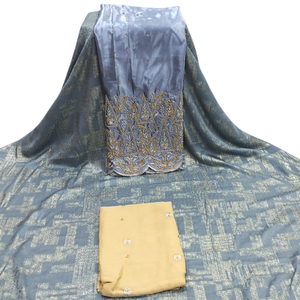 Tela estampada de lujo Fransawi Dirac en azul lavanda con borde bordado en oro para ropa de fiesta de boda somalí. - Product Image 1