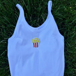 Top bordado a mano con cuentas de semillas y patrón floral, diseño zen asiático, material de vidrio y cristal, para ocasiones de bautismo. - Product Image 1