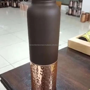 Bouteille en cuivre écologique avec tasse Cuisine et verres de table Bouteilles d'eau en cuivre pur disponibles à un prix abordable - Product Image 1