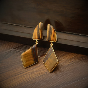 Pendientes Colgantes Hechos a Mano con Ojo de Tigre y Baño de Oro de 18k - Product Image 1