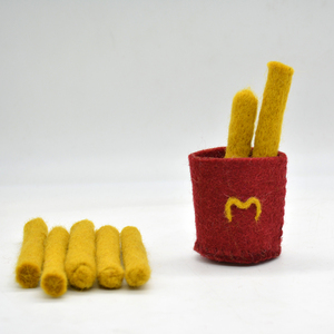 Jouet alimentaire factice en feutre de laine douce pour enfants, frites, pour jeu d'intérieur Montessori - Fait main au Népal - Product Image 3