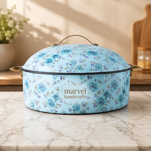 หม้อตุ๋นเหล็กเคลือบสีน้ำเงินลายดอกไม้พรีเมียมจาก Marvel Handicrafts พร้อมฝาปิด เก็บความร้อนได้ดี เหมาะสำหรับเสิร์ฟอาหารร้อน อุปกรณ์ครัวสุดหรู - Product Image 1