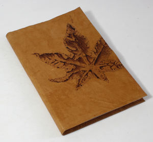 Carnet en cuir vintage fait main, papier de haute qualité, personnalisé, format A5, couverture rigide, pages vierges, impression possible. - Product Image 2