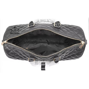 Sac de voyage unisexe réversible, imperméable, antibactérien et brodé HMR Black Alpha Kapa Sorority |   Sac personnalisé en sublimation - Product Image 4
