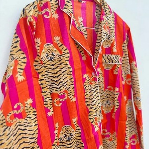 Conjunto de Pijama de 3 Piezas con Estampado de Tigre para Mujer, Manga Corta, Cuello Camisero, Pantalón Largo, Tejido 100% Algodón, Ropa de Dormir Suave y Moderna para Primavera - Product Image 6