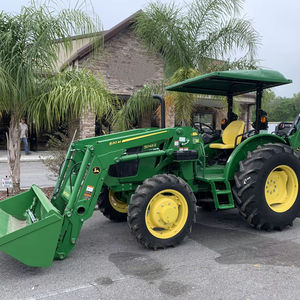 Tracteur John Deere 5045E 45 CV 4x4, tracteur utilitaire agricole avec direction assistée, moteur à faible consommation de carburant et performances robustes - Product Image 1