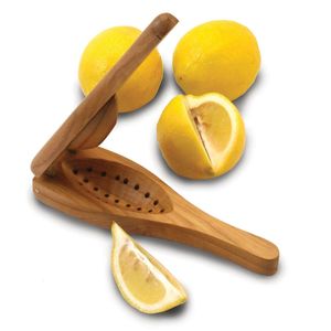 Exprimidor de limones de madera con mango liso para un agarre cómodo y fácil preparación de jugo a presión manual. - Product Image 6
