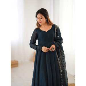 ชุดราตรีออกงานดีไซเนอร์ พร้อมผ้าคลุมไหล่ปักลายและงานปักเลื่อม - Product Image 3