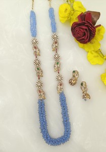 Ensemble de collier et boucles d'oreilles ethniques plaqués or rose traditionnel, bijoux en cristal perlé rose - Product Image 2