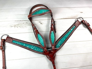 Ensemble de sellerie anglaise en cuir naturel souple et léger, avec collier de poitrine perlé, têtière et selle personnalisable à motifs métalliques - Product Image 2