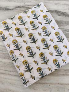 Tela de algodón estampada a mano con motivos florales, elegante, ecológica, reutilizable, personalizada, proveedor de tela estampada a mano para pedidos al por mayor. - Product Image 1
