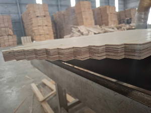 Madera Contrachapada LVL F4S de Grado Industrial, Línea de Rodapié de Chapa Laminada para Escaleras Exteriores y Marcos de Ventanas, Utilizada para Encofrados - Product Image 4