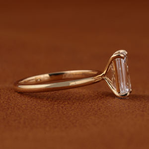 Bague de fiançailles classique en diamant de laboratoire certifié IGI, taille émeraude, sertie de griffes, pour homme et femme, 1,5 ct, HPHT CVD, or massif 14 carats - Product Image 3