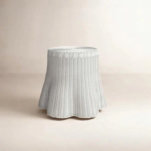 Un peu de charme rustique pour votre espace : une table en rotin naturel robuste et texturée, idéale pour votre entrée ou votre couloir. - Product Image 1