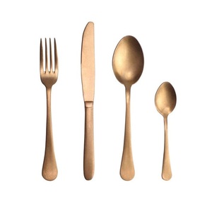 Couverts en métal de luxe pour une présentation raffinée, conçus pour refléter une table élégante et un confort au quotidien lors des repas. - Product Image 2