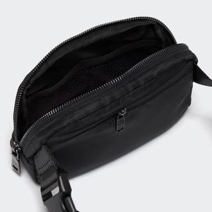 Nouveauté : Sac banane personnalisé avec logo et design, couleur unie, style tendance, sacs de ceinture, d'épaule et de poitrine pour la randonnée - Product Image 4