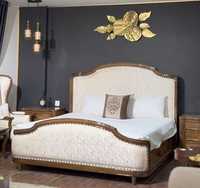Ensemble de chambre à coucher traditionnel victorien King Size avec revêtement en tissu, ensemble de chambre à coucher sculpté à la main pour maison, villa, mariage