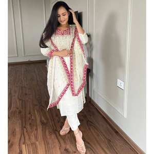 Conjunto de diseñador XL de chifón con blusa de manga tres cuartos, pantalón y dupatta con bordado de lentejuelas - Product Image 3