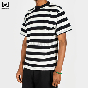 เสื้อยืดโอเวอร์ไซส์ลายทางขาวดำขายดีสำหรับผู้ชาย ทรงบ็อกซี่ สตรีทแวร์ ผ้าฝ้ายเอนไซม์วอช รับสกรีนโลโก้ แบรนด์ MAANIFY - Product Image 1
