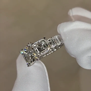 Bague Iced Jewelz 1 carat taille Asscher en or jaune 14K plaqué or pour elle, certifiée IGI - Meilleure vente - Product Image 3