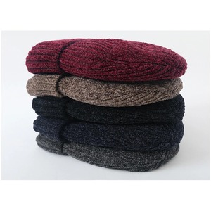 Gorro de punto con logotipo bordado para hombre y mujer, cálido para invierno, de alta calidad, diseñado para brindar comodidad en climas fríos para adultos. - Product Image 3