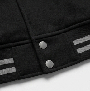 Veste universitaire noire avec capuche doublée en polaire pour l'hiver - Product Image 4