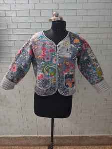 Chaqueta Reversible de Invierno Unisex, Hecha a Mano con Parches Kantha, Diseño Floral, Algodón Orgánico Indio, Precio al por Mayor - Product Image 2