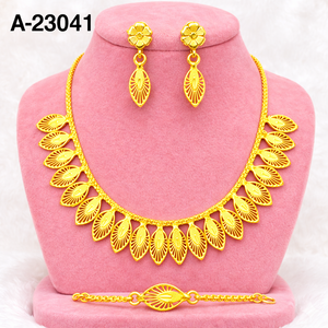 ชุดเครื่องประดับ MOLL JEWELLERS สไตล์อินเดียทันสมัย ชุบทอง 24K ทำจากโลหะผสมสังกะสี ประดับด้วยดอกไม้และเพชรซิร์คอน สร้อยคอพร้อมต่างหู สำหรับผู้หญิง เหมาะสำหรับงานหมั้น งานแต่งงาน และงานเลี้ยง - Product Image 1