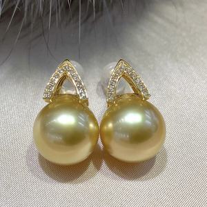 Boucles d'oreilles à clous en perles naturelles de 9-10 mm, design rond presque parfait, polyvalentes et élégantes pour les trajets quotidiens, coffret cadeau parfait - Product Image 1