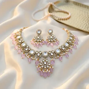 Juego de collar de cuentas de lavanda chapadas en oro de lujo estilo Polki con aretes a juego, joyería tradicional india para novias. - Product Image 3