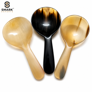 Cuillère en corne de buffle naturelle de designer, écologique, faite à la main, lisse et polie, pour servir salade, riz, curry - Product Image 6