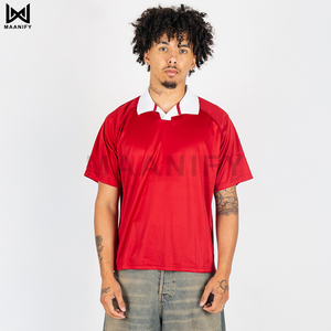 T-shirt en jersey rouge surdimensionné pour homme, coupe ample, streetwear, polyester, col contrasté, logo personnalisé MAANIFY, best-seller - Product Image 1
