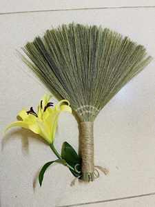 Escoba de mano ecológica de fibra natural pequeña al por mayor - Cepillo portátil para limpieza de teclado de escritorio con mango de bambú - Escoba de hierba hecha a mano - Product Image 5