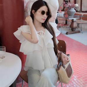 Ensemble haut en mousseline de soie blanche à volants et pantalon en jean à jambes larges pour tous les jours - Product Image 5