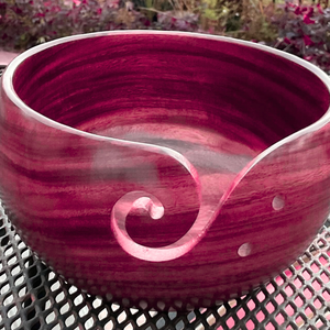 Cuenco clásico de madera para hilo que permite que el rollo de hilo se deslice libremente, reduce la fricción y mantiene los proyectos ordenados desde el punto de inicio hasta el punto de terminación. - Product Image 2