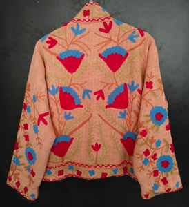 Chaqueta Acolchada Reversible con Bordado Suzani Hecha a Mano, Venta Caliente 2026, Chaqueta Boho para Mujer de Algodón Transpirable y Ecológico - Product Image 2