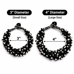 Pulsera de cuentas tejidas en blanco y negro, brazalete llamativo hecho a mano con cierre de botón para mujer - Product Image 4
