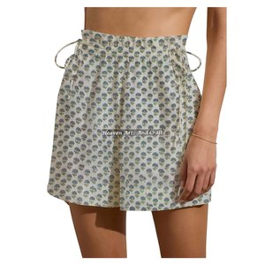 Shorts de yoga en coton fin imprimés à la main avec cordon de serrage pour femme – Shorts de week-end faits sur mesure avec cordon de serrage - Product Image 1