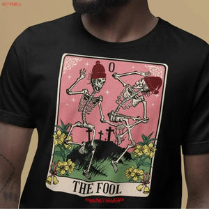 Camiseta de punto 100% algodón con diseño en blanco de la carta Tarot de la Estupidez, estilo casual, para disfraz de Halloween, tallas grandes, fiestas de grupo y lectura mística - Product Image 1