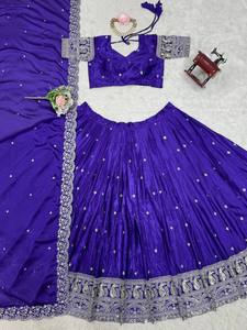 Lehenga Choli de Seda Vichitra Morada con Bordado de Lentejuelas y Hilos, Traje Tradicional para Bodas y Fiestas para Mujeres - Product Image 3