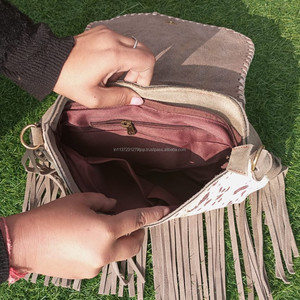 Nouveaux cheveux sur la peau métallique fourrure cuir sacs à bandoulière Style occidental daim cuir franges moyen pierre fronde sac à main femmes cadeaux - Product Image 6