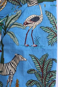 Kimono azul con estampado tropical para mujer, ropa de playa con diseño de pájaros y hojas, estilo envolvente de manga larga - Product Image 2